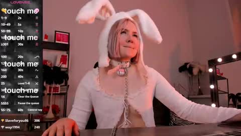 Snapshot of fetishrey chatting on 02.28.25 Rey online show from 02.28.25