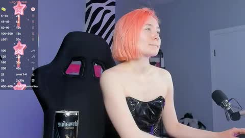 Snapshot of fetishrey chatting on 10.12.25 Rey online show from 10.12.25