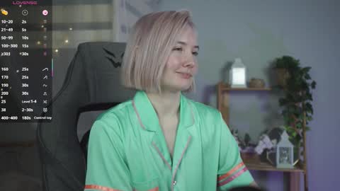 Snapshot of fetishrey chatting on 11.18.25 Rey online show from 11.18.25