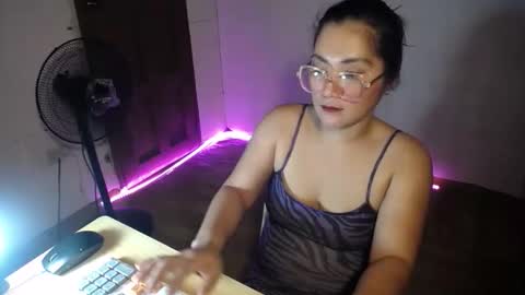 Snapshot of filipina_jess chatting on 11.04.25 filipina_jess online show from 11.04.25