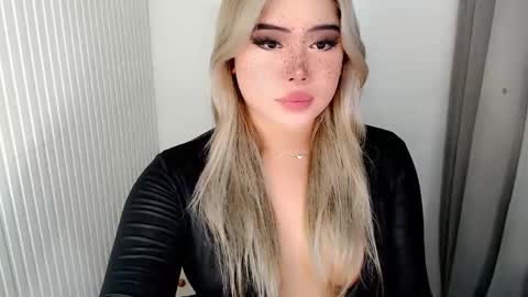 Snapshot of filipina_slutty69xxx chatting on 11.11.25 Angela DONT FORGET TO FOLLOW AND GIVE ME APPRECIATION online show from 11.11.25