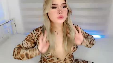 Snapshot of filipina_slutty69xxx chatting on 11.15.25 Angela DONT FORGET TO FOLLOW AND GIVE ME APPRECIATION online show from 11.15.25