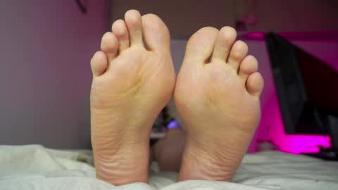 Snapshot of findomfeet_ chatting on 04.24.26 Ashley online show from 04.24.26