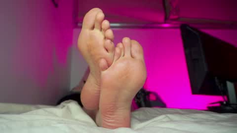 Snapshot of findomfeet_ chatting on 04.30.26 Ashley online show from 04.30.26