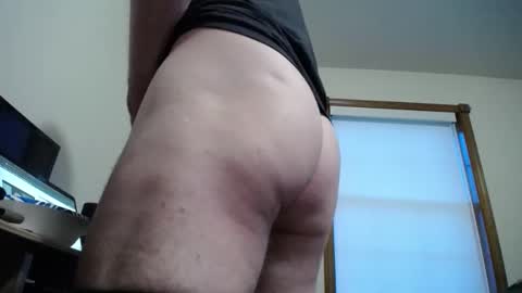 Snapshot of fitshow75 chatting on 04.03.26 Links in Bio below online show from 04.03.26