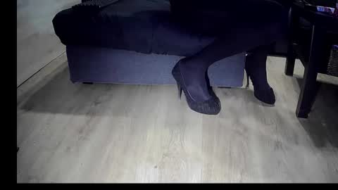 Snapshot of flakoyflaki chatting on 10.31.25 flakoyflaki online show from 10.31.25