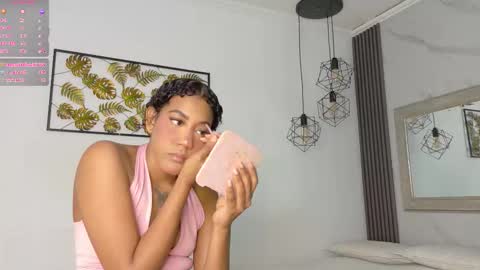 Snapshot of flavia_cruz chatting on 12.15.25 Flavia online show from 12.15.25