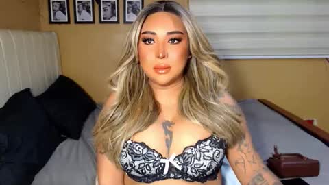 Snapshot of flirtybellahotcummings chatting on 10.31.25 Bella Napoli online show from 10.31.25