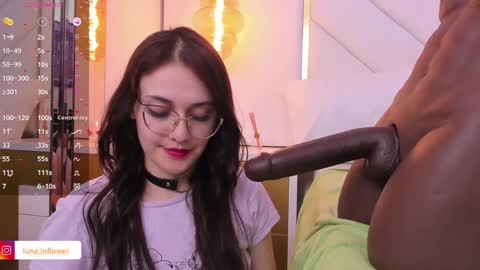 Snapshot of flor_deluna chatting on 02.05.25 Luna online show from 02.05.25