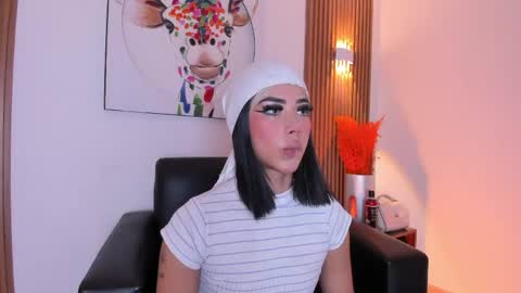 Snapshot of flor_pink chatting on 04.29.26 Flor online show from 04.29.26