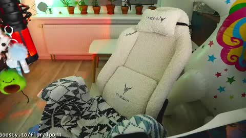 Snapshot of floralporn chatting on 03.06.25 Flora Pepega online show from 03.06.25