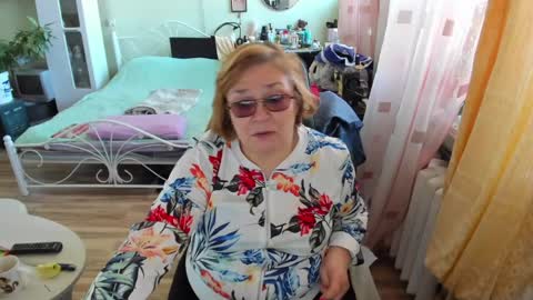 Snapshot of flowerlover8 chatting on 04.02.26 Flowerlower online show from 04.02.26