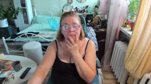 Snapshot of flowerlover8 chatting on 06.17.26 Flowerlower online show from 06.17.26