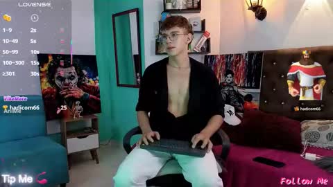 Snapshot of flowers109 chatting on 11.21.25 flowers109 online show from 11.21.25