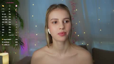 Snapshot of fluffy_angel chatting on 12.02.24 Adeline online show from 12.02.24