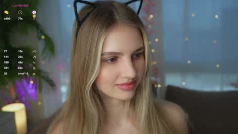 Snapshot of fluffy_angel chatting on 12.23.24 Adeline online show from 12.23.24