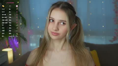 Snapshot of fluffy_angel chatting on 12.24.24 Adeline online show from 12.24.24