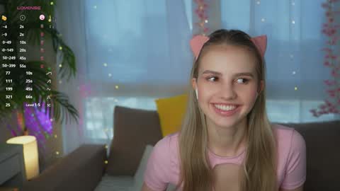 Snapshot of fluffy_angel chatting on 12.25.24 Adeline online show from 12.25.24