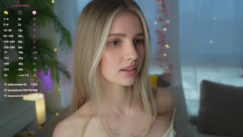 Snapshot of fluffy_angel chatting on 01.14.25 Adeline online show from 01.14.25