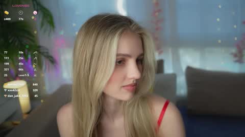 Snapshot of fluffy_angel chatting on 01.22.25 Adeline online show from 01.22.25