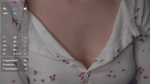 Snapshot of fluffy_angel chatting on 03.05.25 Adeline online show from 03.05.25