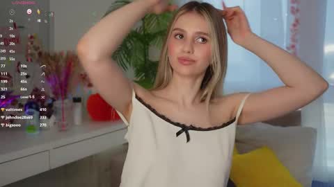 Snapshot of fluffy_angel chatting on 03.12.25 Adeline online show from 03.12.25