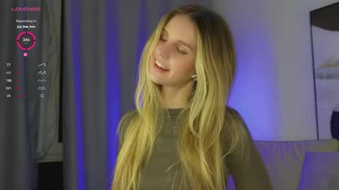 Snapshot of fluffy_angel chatting on 10.27.25 Adeline online show from 10.27.25