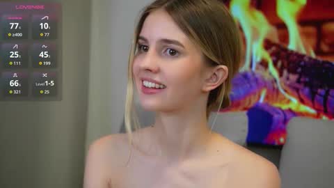 Snapshot of fluffy_angel chatting on 12.04.25 Adeline online show from 12.04.25