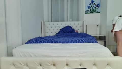 flymybutterfly online show from 12.29.24