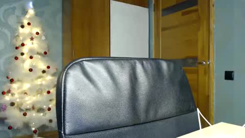 Snapshot of fofhcf chatting on 12.27.24 Molli Ready for any play with you. Hottest show in pvt Help a student earn big tokens online show from 12.27.24