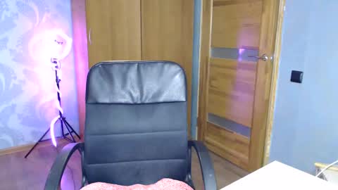 Snapshot of fofhcf chatting on 02.18.25 Molli Ready for any play with you. Hottest show in pvt Help a student earn big tokens online show from 02.18.25