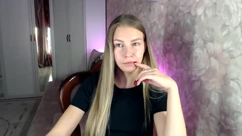 Snapshot of fofhcf chatting on 10.16.25 Molli Ready for any play with you. Hottest show in pvt Help a student earn big tokens online show from 10.16.25