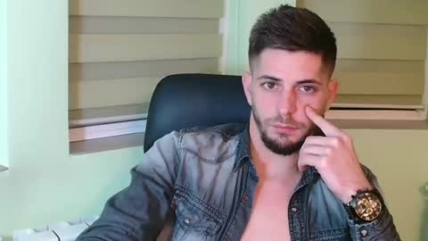 independent model online show from 12.04.24