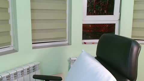 independent model online show from 12.15.24