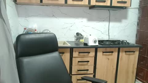 independent model online show from 02.19.25