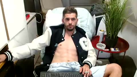 independent model online show from 07.13.26