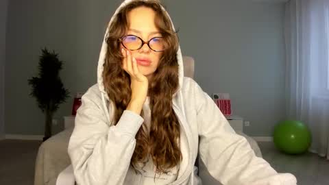 Kira online show from 09.15.25