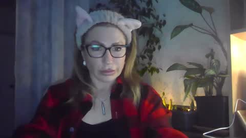 Snapshot of fox_red_lady7 chatting on 03.01.25 fox_red_lady7 online show from 03.01.25