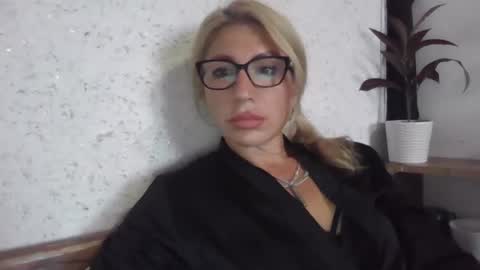 Snapshot of fox_red_lady7 chatting on 09.18.25 fox_red_lady7 online show from 09.18.25