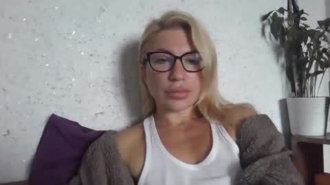 Snapshot of fox_red_lady7 chatting on 10.11.25 fox_red_lady7 online show from 10.11.25