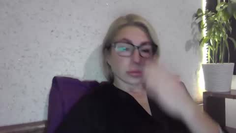 Snapshot of fox_red_lady7 chatting on 11.07.25 fox_red_lady7 online show from 11.07.25