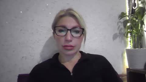 Snapshot of fox_red_lady7 chatting on 11.10.25 fox_red_lady7 online show from 11.10.25