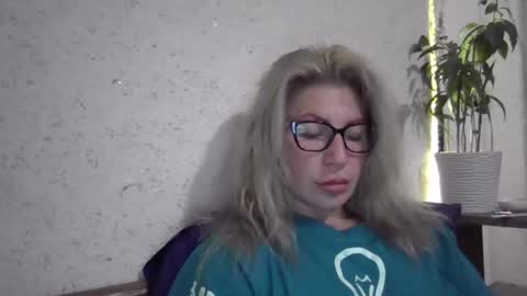 Snapshot of fox_red_lady7 chatting on 11.15.25 fox_red_lady7 online show from 11.15.25