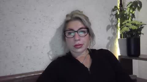 Snapshot of fox_red_lady7 chatting on 11.27.25 fox_red_lady7 online show from 11.27.25