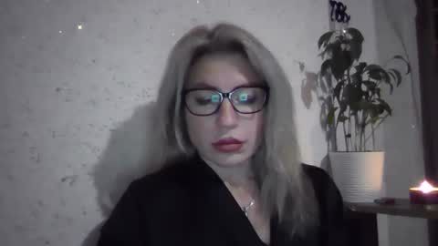 fox_red_lady7 online show from 12.14.25