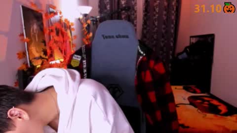 Snapshot of foxicfu chatting on 10.27.25 Foxicfu online show from 10.27.25