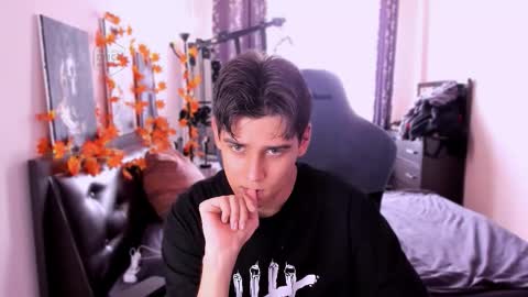 Snapshot of foxicfu chatting on 11.13.25 Foxicfu online show from 11.13.25