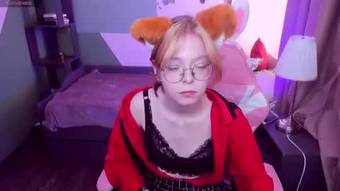 Snapshot of foxxxypolly chatting on 06.12.26 Polly online show from 06.12.26