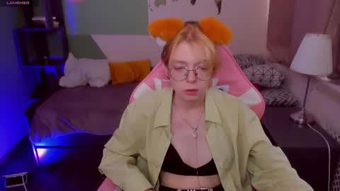 Snapshot of foxxxypolly chatting on 06.20.26 Polly online show from 06.20.26
