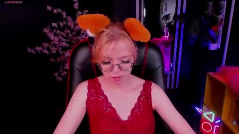 Snapshot of foxxxypolly chatting on 07.04.26 Polly online show from 07.04.26